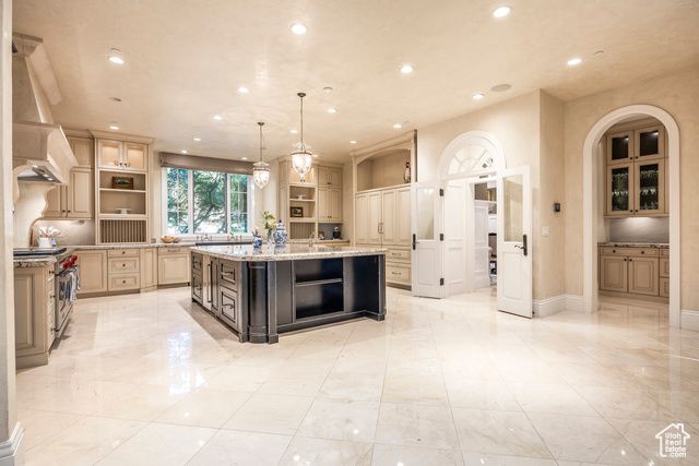 5508 S WALKER ESTATES CIR, Holladay, UT 84117