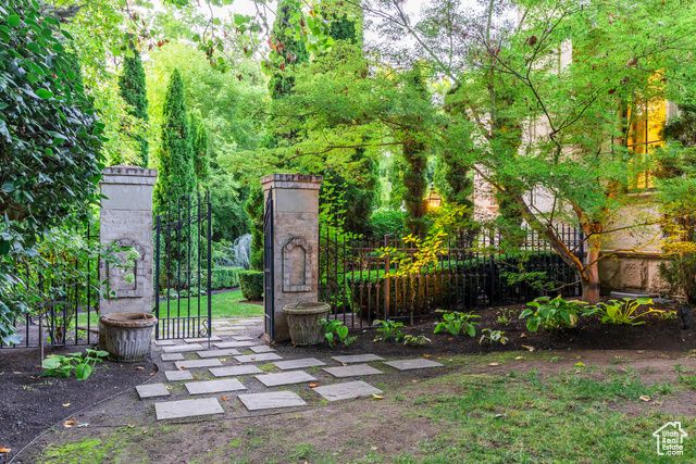 5508 S WALKER ESTATES CIR, Holladay, UT 84117