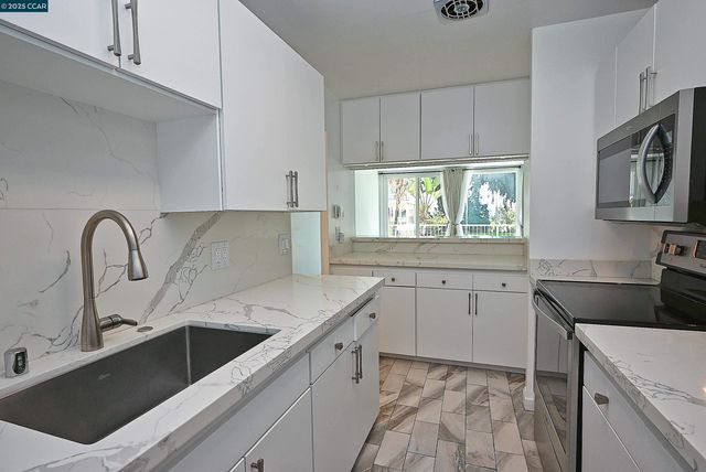 1425 Lakeside Drive 101, Oakland, CA 94612