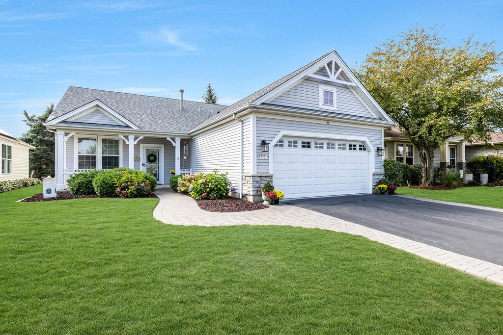 13221 Stratford Lane, Huntley, IL 60142