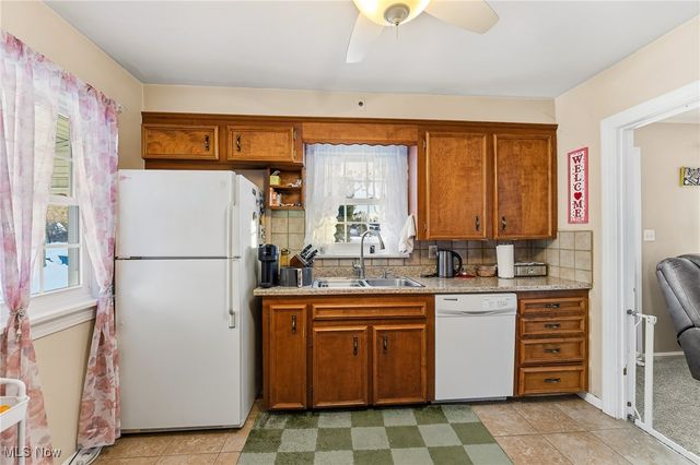 18 E Oakland Boulevard, Struthers, OH 44471