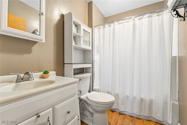 18 E Oakland Boulevard, Struthers, OH 44471