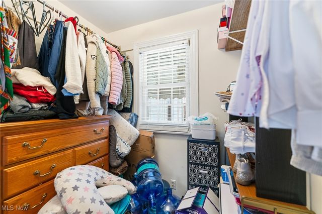 18 E Oakland Boulevard, Struthers, OH 44471