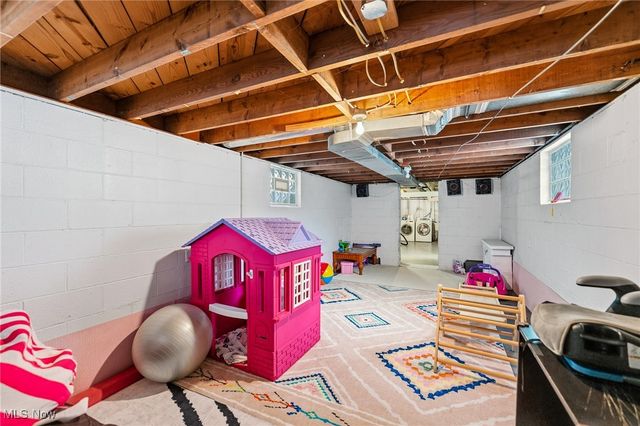 18 E Oakland Boulevard, Struthers, OH 44471