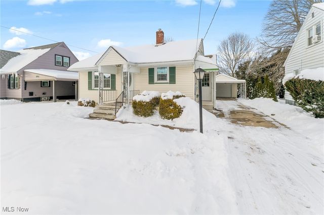 18 E Oakland Boulevard, Struthers, OH 44471