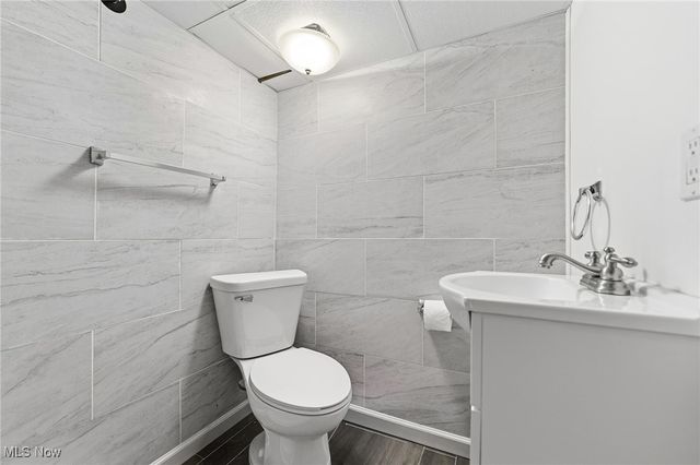 18 E Oakland Boulevard, Struthers, OH 44471