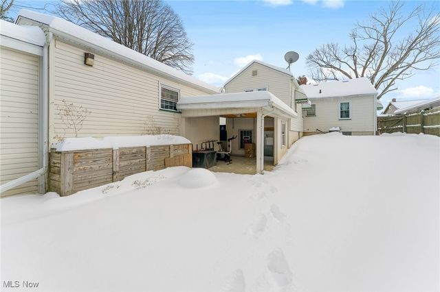 18 E Oakland Boulevard, Struthers, OH 44471