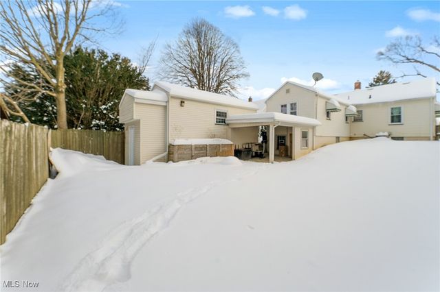 18 E Oakland Boulevard, Struthers, OH 44471