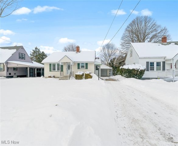 18 E Oakland Boulevard, Struthers, OH 44471