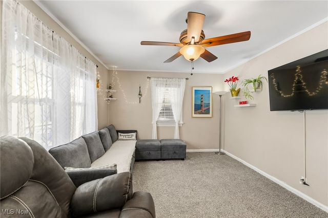 18 E Oakland Boulevard, Struthers, OH 44471