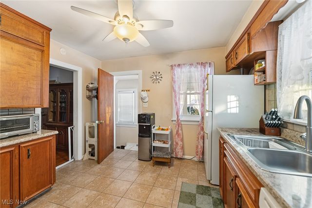 18 E Oakland Boulevard, Struthers, OH 44471