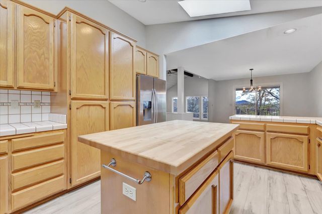 17572 Long Branch Ct, Penn Valley, CA 95946