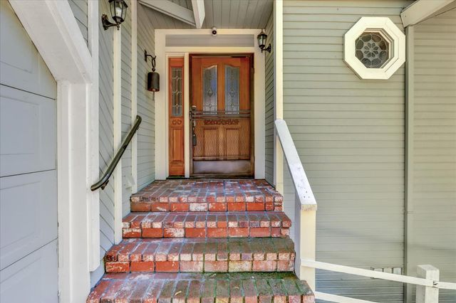 17572 Long Branch Ct, Penn Valley, CA 95946