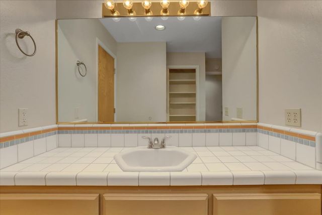 17572 Long Branch Ct, Penn Valley, CA 95946