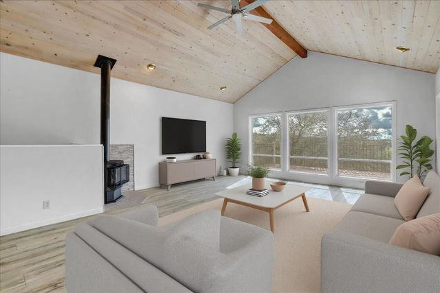 17572 Long Branch Ct, Penn Valley, CA 95946