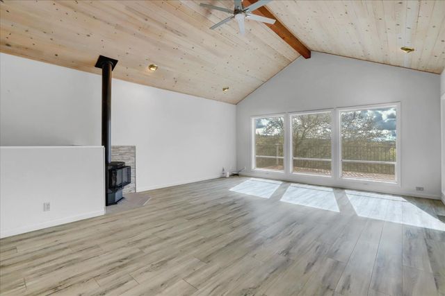 17572 Long Branch Ct, Penn Valley, CA 95946