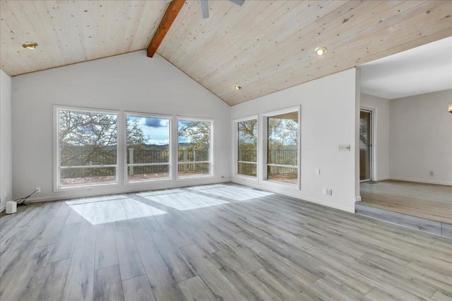 17572 Long Branch Ct, Penn Valley, CA 95946