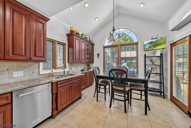 276 Northview Ter, Springfield Twp., NJ 07081