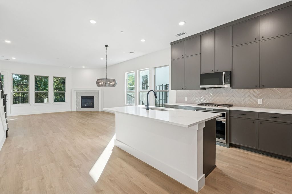 126 Bridgewater Way 37, Hickory Creek, TX 75065