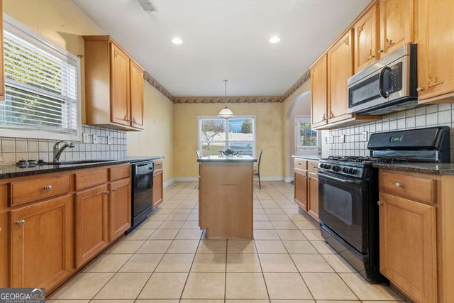 820 Kaitlyn Drive, Loganville, GA 30052