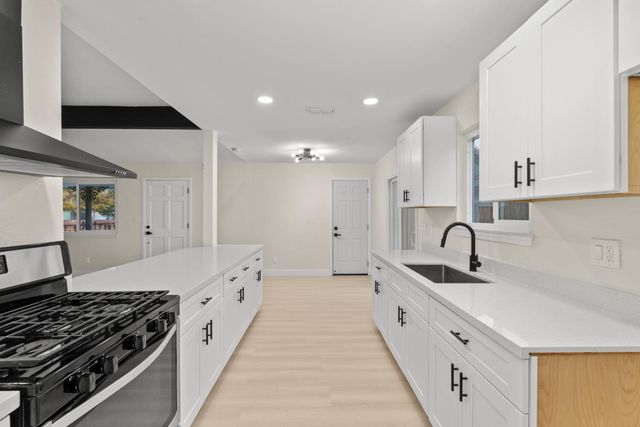 2115 Valmora Dr, Stockton, CA 95210