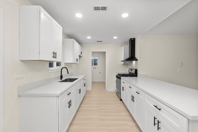 2115 Valmora Dr, Stockton, CA 95210