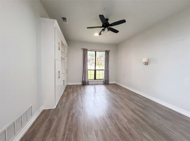 2405 Castle Rock Road, Arlington, TX 76006