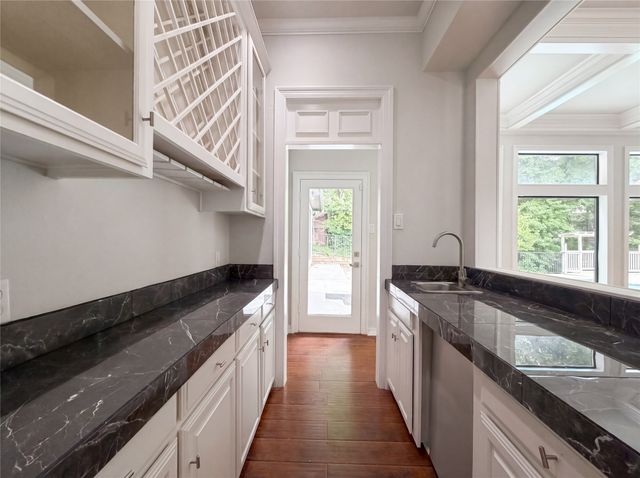 2405 Castle Rock Road, Arlington, TX 76006