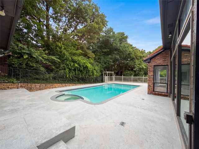 2405 Castle Rock Road, Arlington, TX 76006