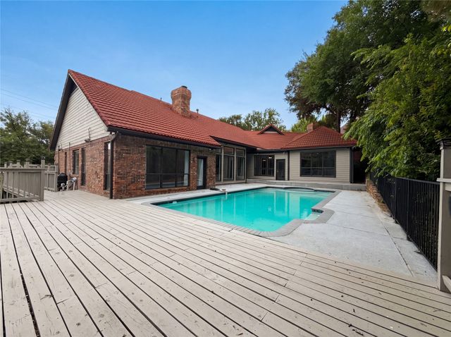 2405 Castle Rock Road, Arlington, TX 76006