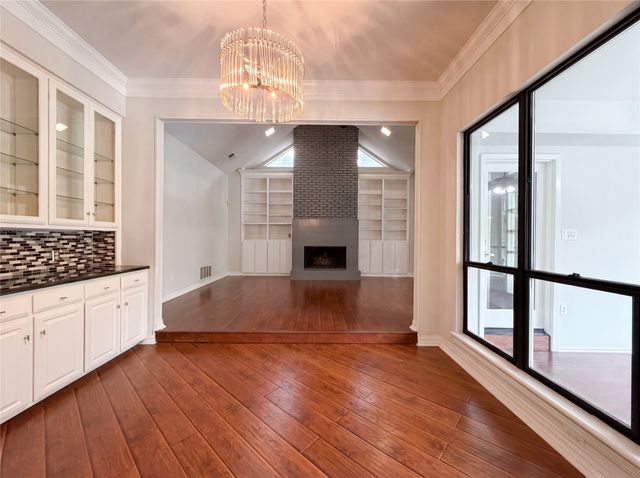 2405 Castle Rock Road, Arlington, TX 76006