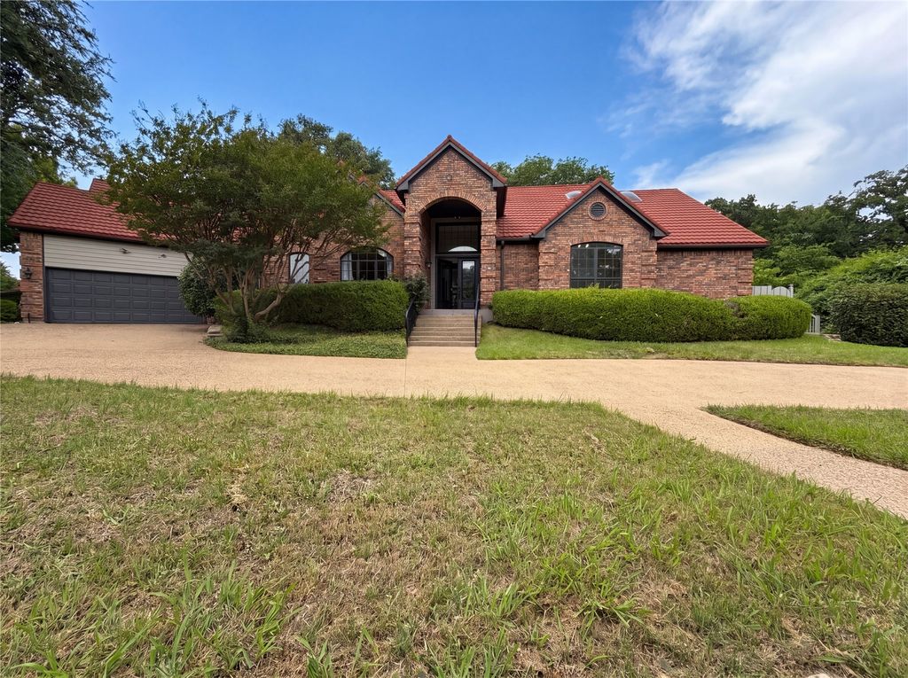 2405 Castle Rock Road, Arlington, TX 76006