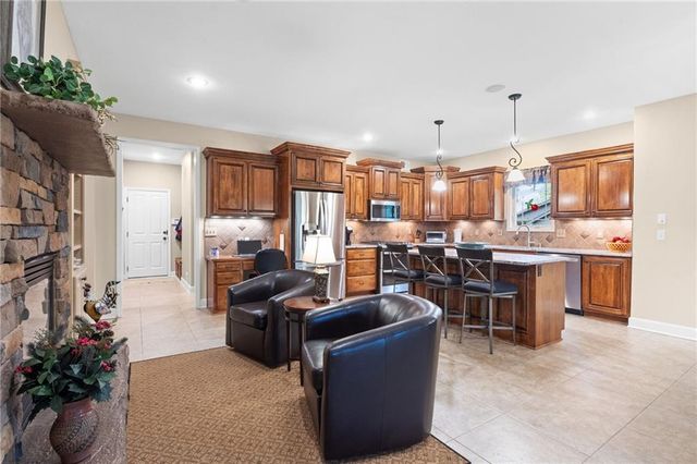 6816 Longview Street, Shawnee, KS 66218