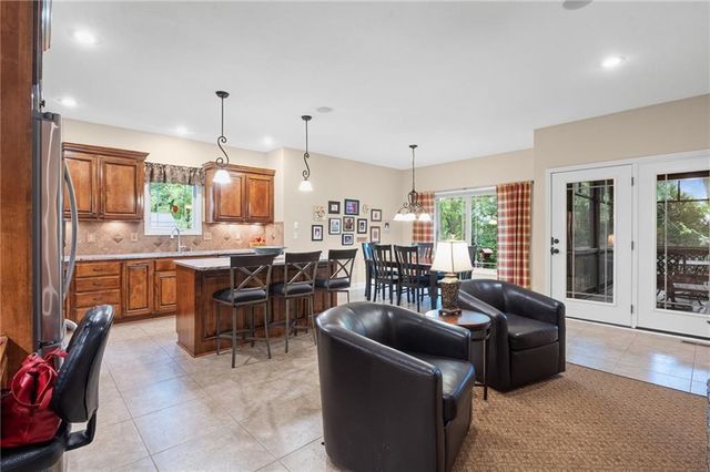 6816 Longview Street, Shawnee, KS 66218