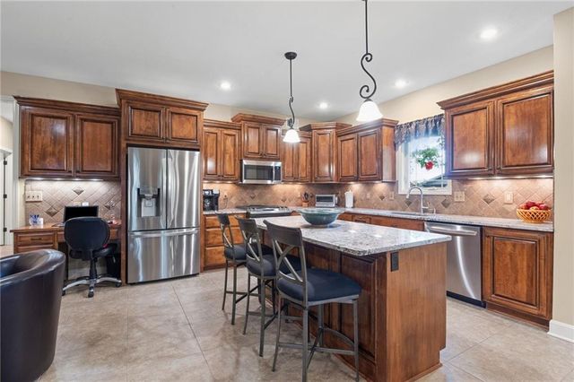 6816 Longview Street, Shawnee, KS 66218