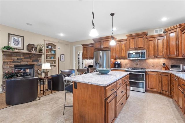 6816 Longview Street, Shawnee, KS 66218