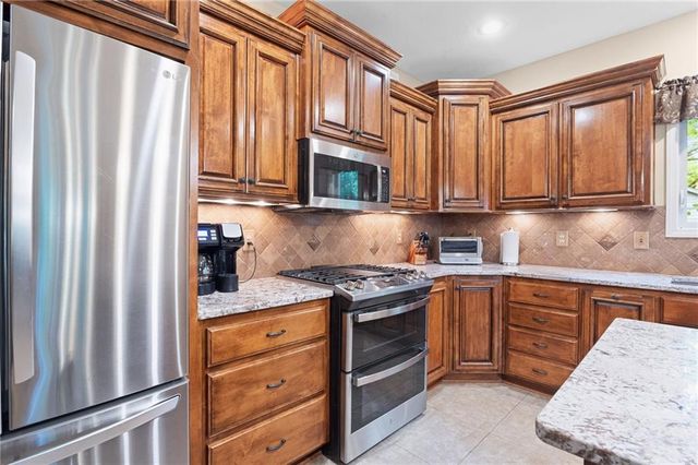 6816 Longview Street, Shawnee, KS 66218