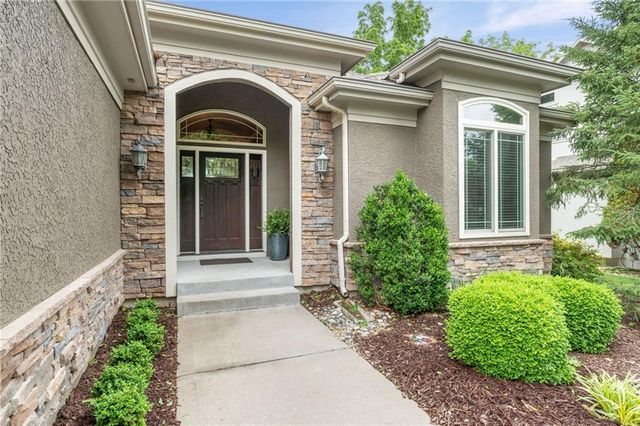 6816 Longview Street, Shawnee, KS 66218
