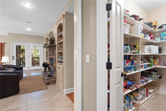 6816 Longview Street, Shawnee, KS 66218
