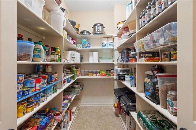 6816 Longview Street, Shawnee, KS 66218