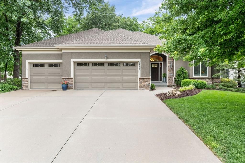 6816 Longview Street, Shawnee, KS 66218