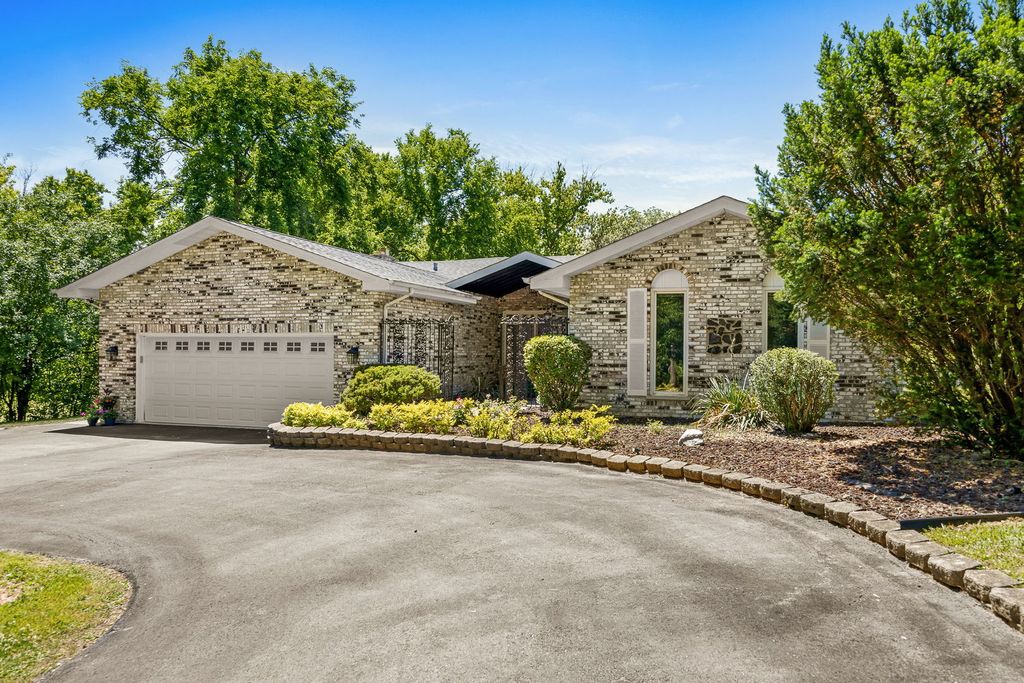 11S056 Madison Street, Burr Ridge, IL 60527 — photo 5
