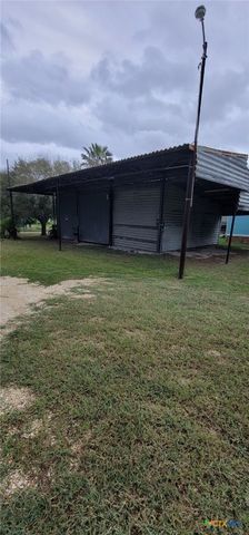 605 W Baltimore Avenue, Seadrift, TX 77983