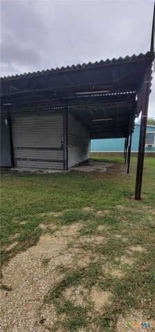 605 W Baltimore Avenue, Seadrift, TX 77983