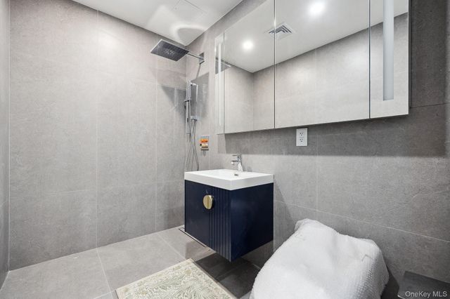 38-20 Parsons Boulevard 718, Flushing, NY 11354