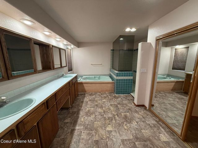 7959 N Valley ST, Dalton Gardens, ID 83815