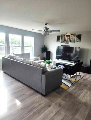 117 W Point Way, Elgin, TX 78621