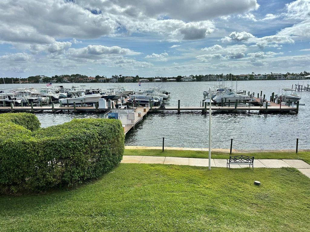 167 Yacht Club Way 204, Hypoluxo, FL 33462