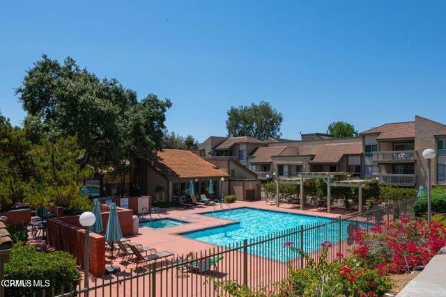324 Chestnut Hill Court 11, Thousand Oaks, CA 91360