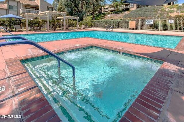 324 Chestnut Hill Court 11, Thousand Oaks, CA 91360